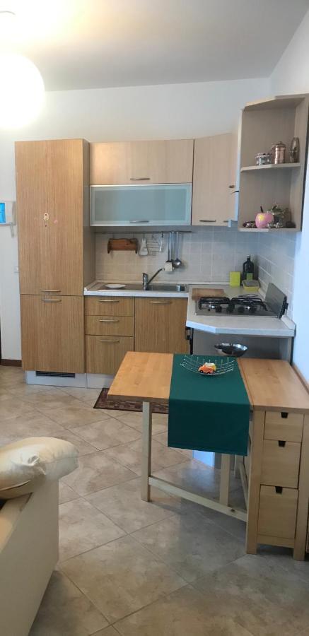 Il Gelsomino Di Via Leopardi Apartment Arona Bagian luar foto